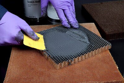 Spliced honeycomb core bonding
