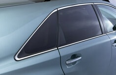 3M(TM) 漆面遮黑膜 B 柱应用