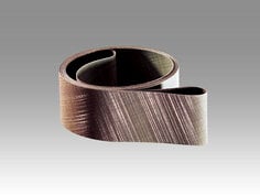 3M™ Trizact™砂带307EA，2英寸x132英寸，A80，JE级重量，全揉曲，每箱50盒